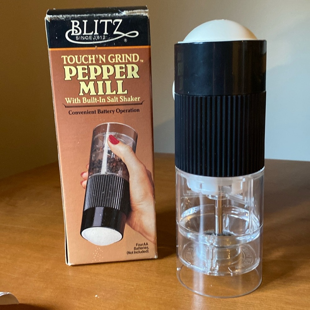 NIB ✨ Vintage Blitz Touch ‘N Grind Pepper Mill 🧂✨